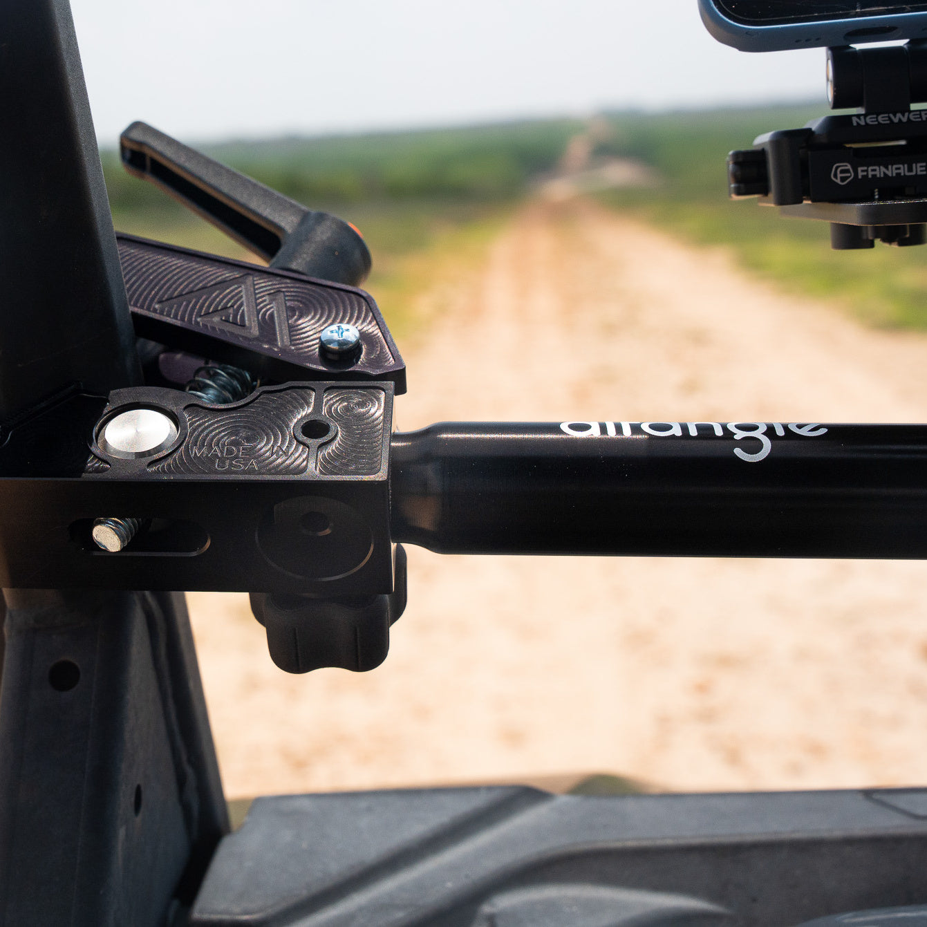 Close-up of the CNC-machined Altangle clamp and Pro Bar gripping a side-by-side frame